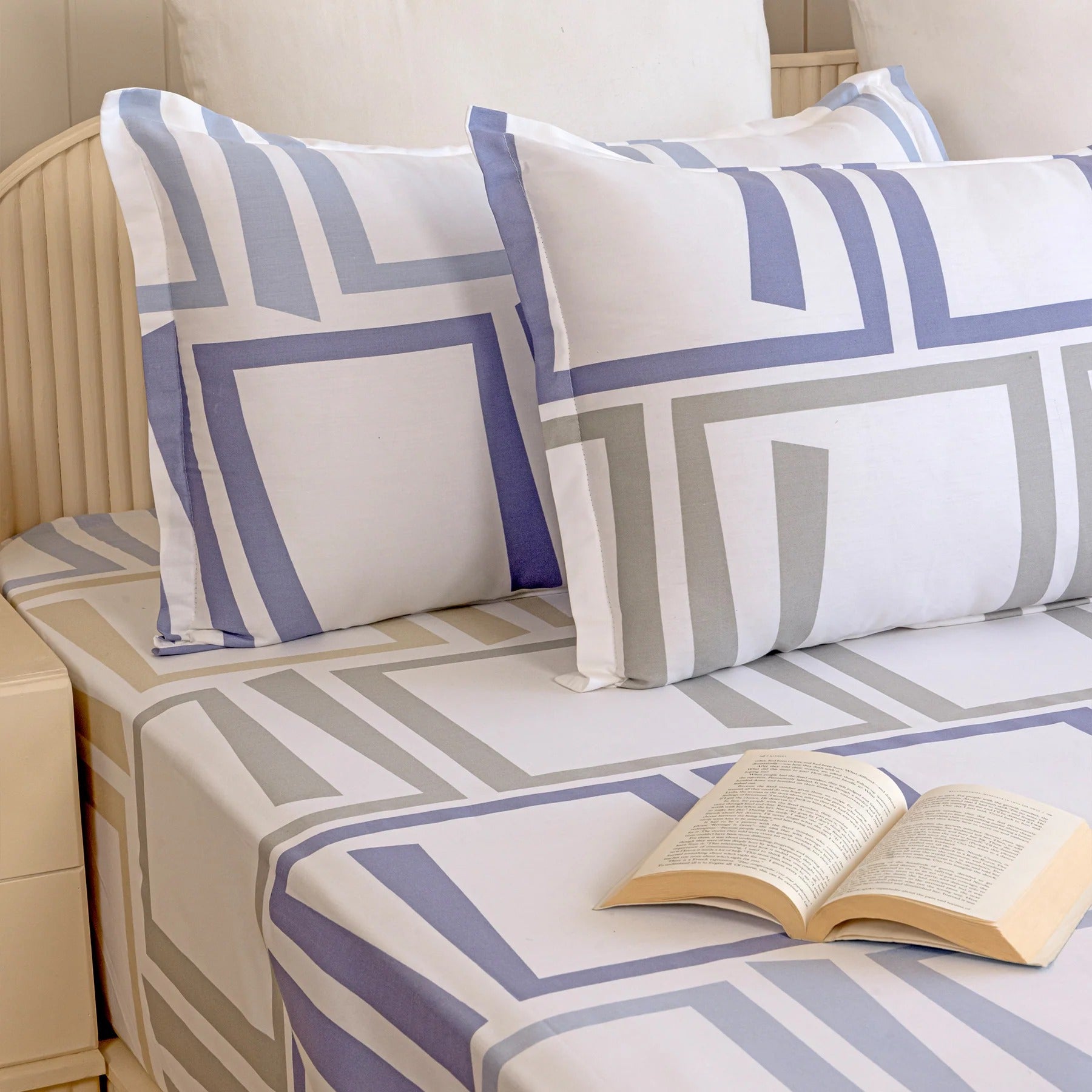 Waterproof Mattress Protector - Dustproof & Allergen Guard Fitted Bedsheet