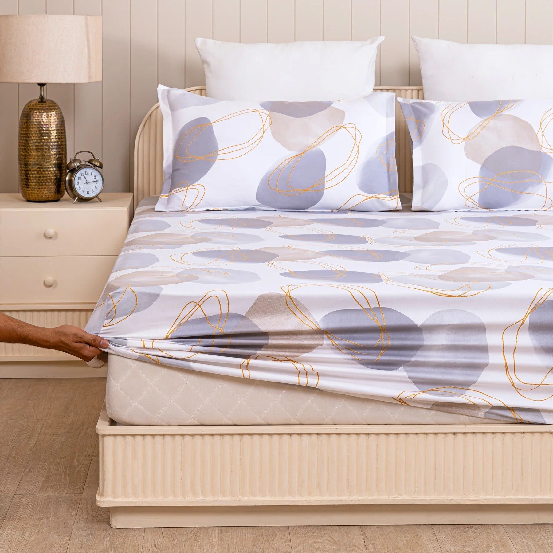 Waterproof Mattress Protector - Dustproof & Allergen Guard Fitted Bedsheet